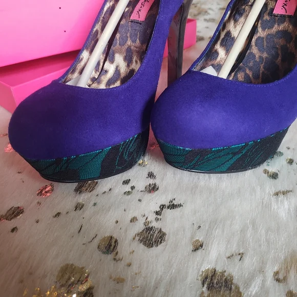 NIB Betsey Johnson 7.5 Dareah Blue Suede Heels - Picture 6 of 7